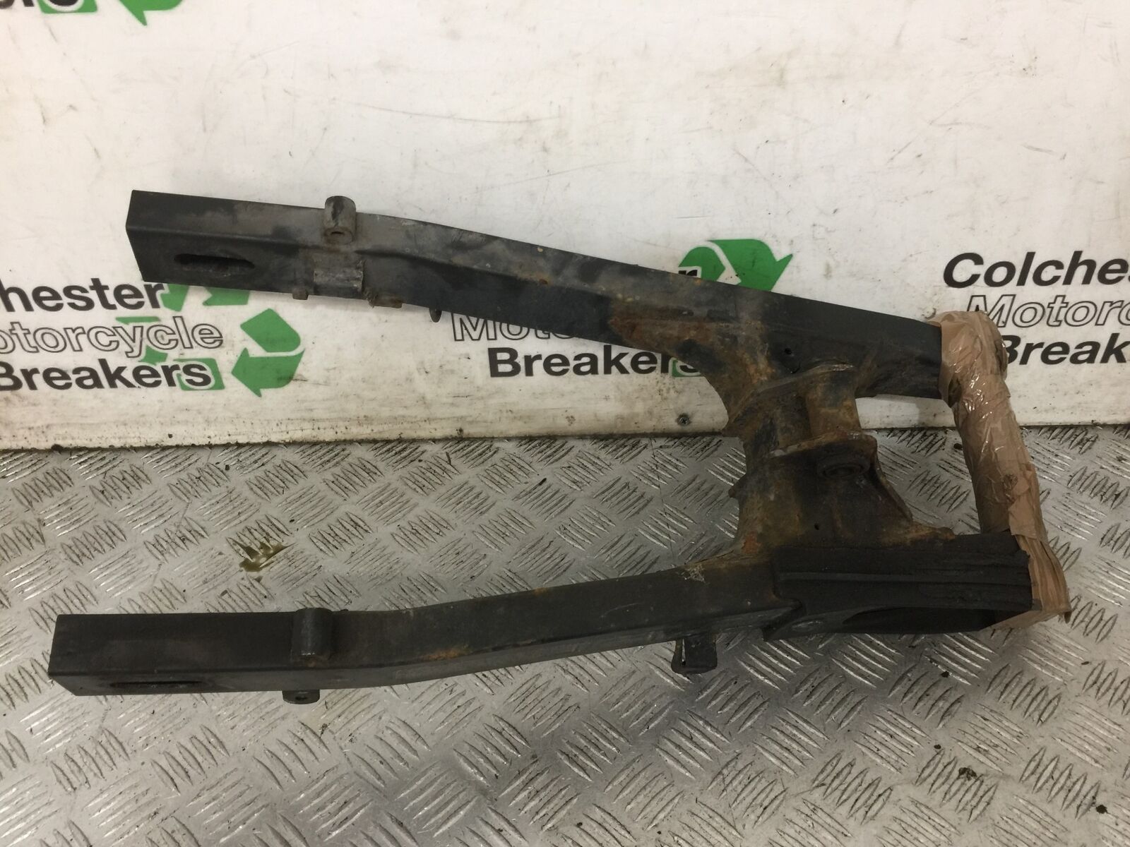 KAWASAKI NINJA 250 R EX250 SWINGARM  YEAR 2008  (STOCK 879)
