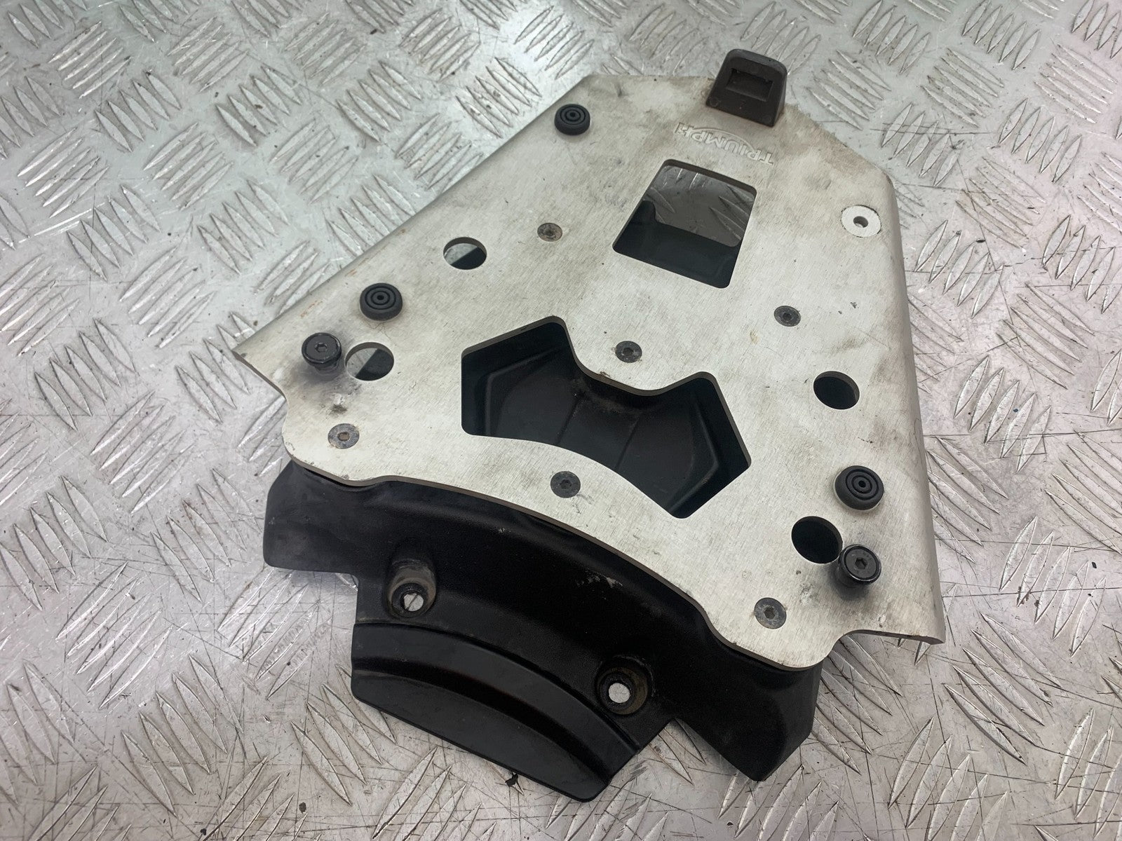TRIUMPH TIGER 800 XRT TOP BOX PLATE   2018-2020 (CMB1193)