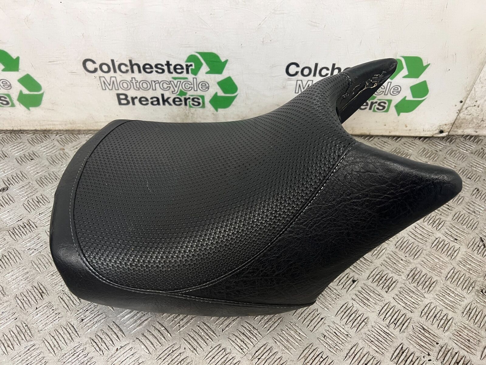 TRIUMPH TIGER 1200 EXPLORER FRONT SEAT YEAR 2012-2015 (STOCK 901)