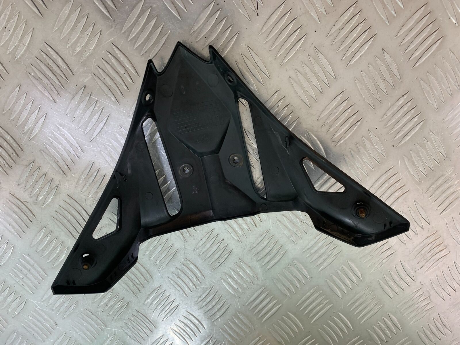 KAWASAKI NINJA 650 SCREEN INFILL PANEL  YEAR 2017-2019 (CMB1018)