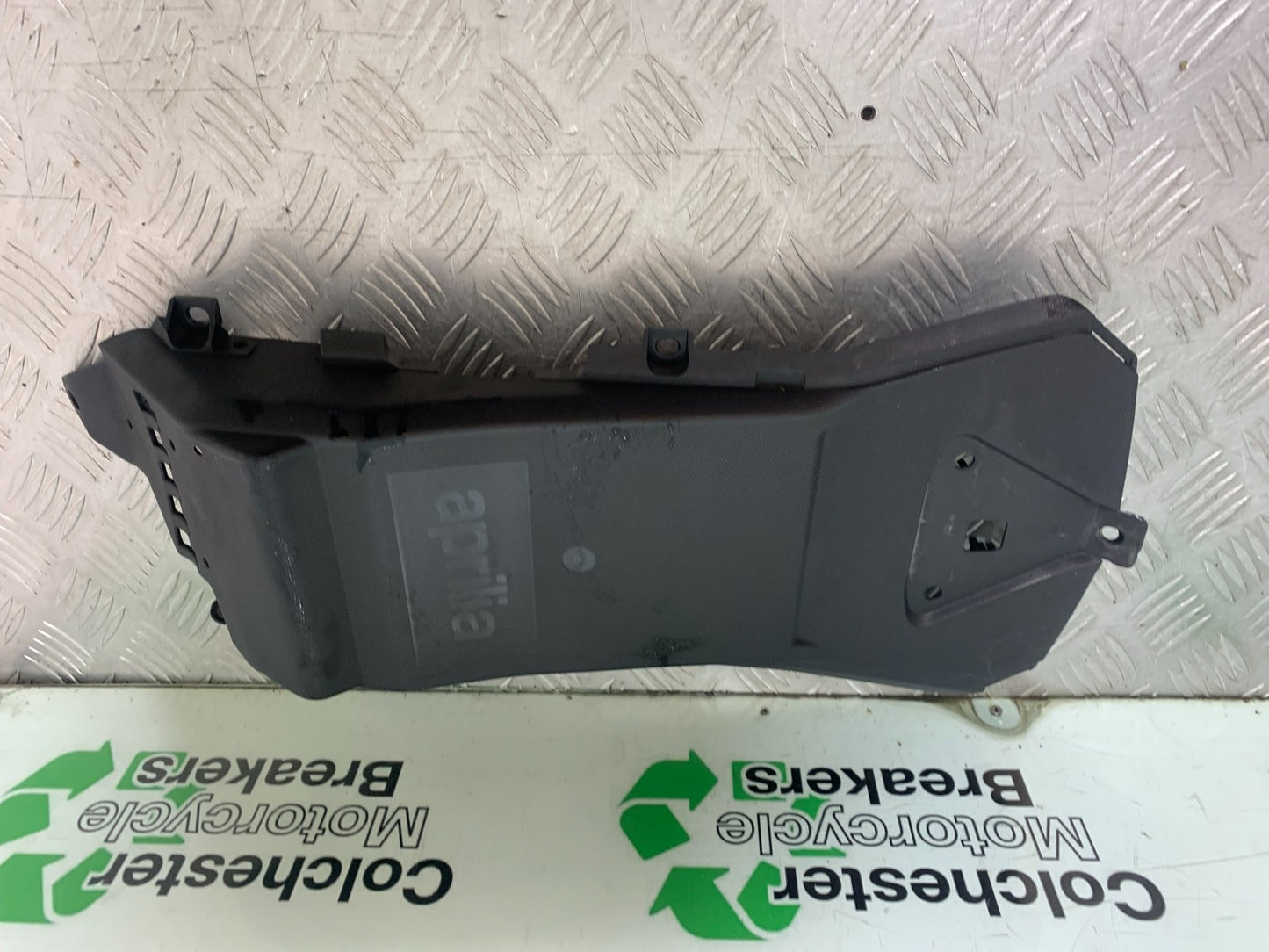 APRILIA TUONO 1000 V4 UNDERTRAY YEAR 2013-2014  (CMB1239)