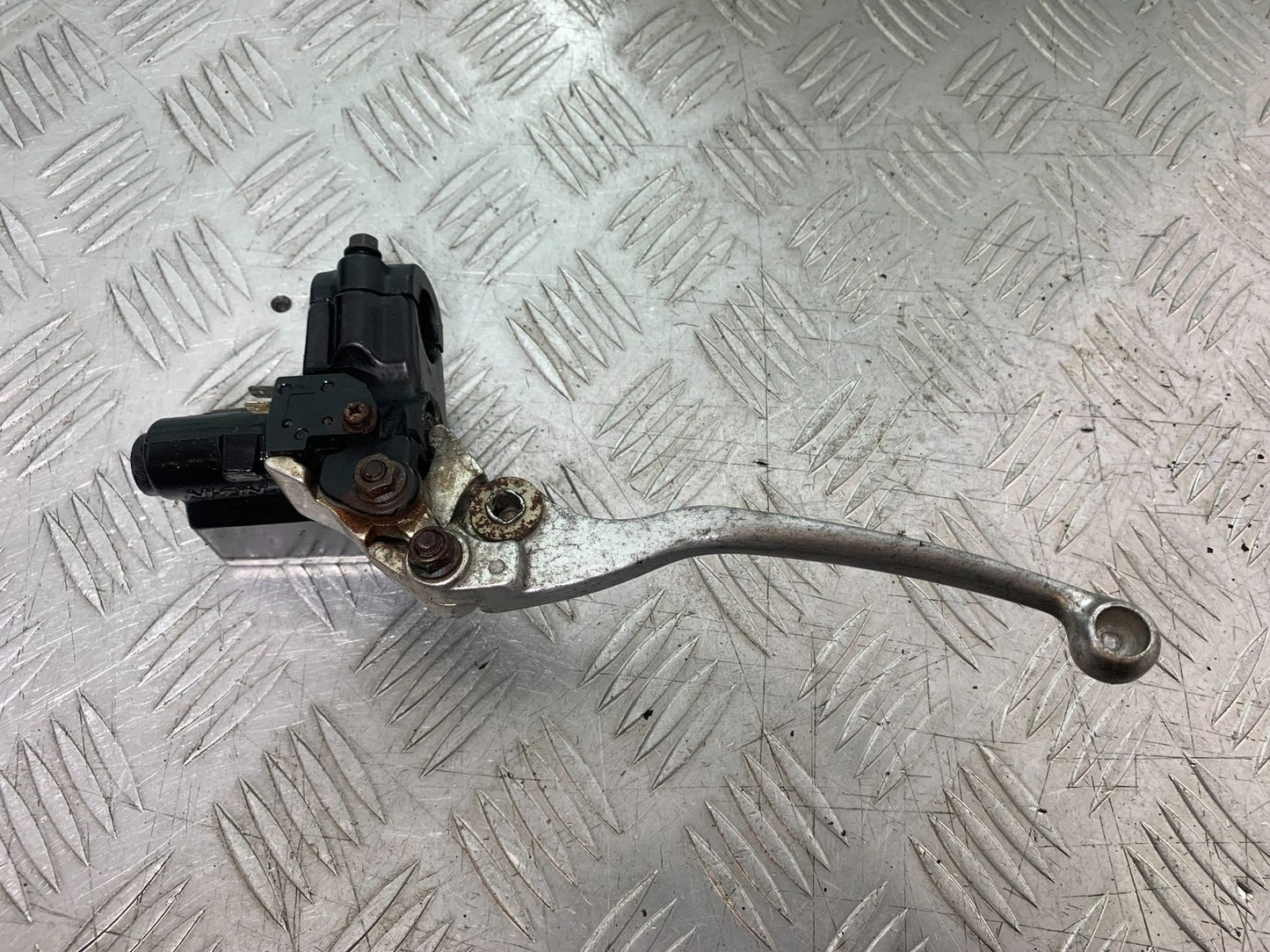 SUZUKI GSF600 GSF 600 BANDIT FRONT MASTER CYLINDER  2000-2004 (CMB1269)