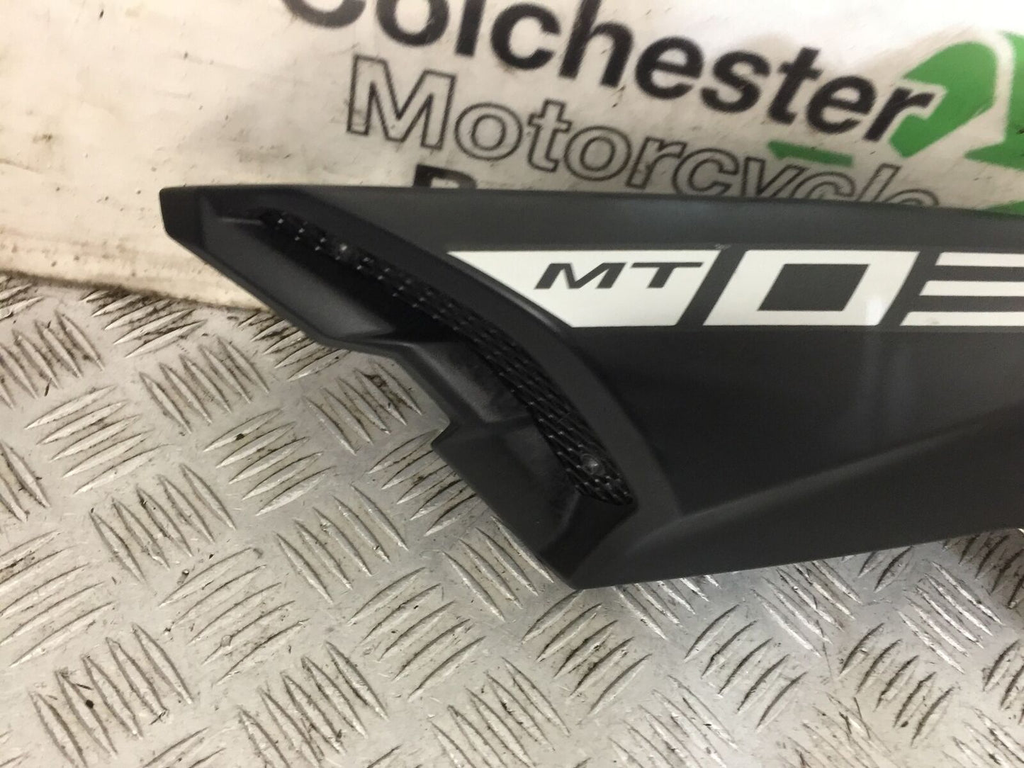 YAMAHA MT03 LEFT TANK COWL   YEAR 2018  (STOCK 801)