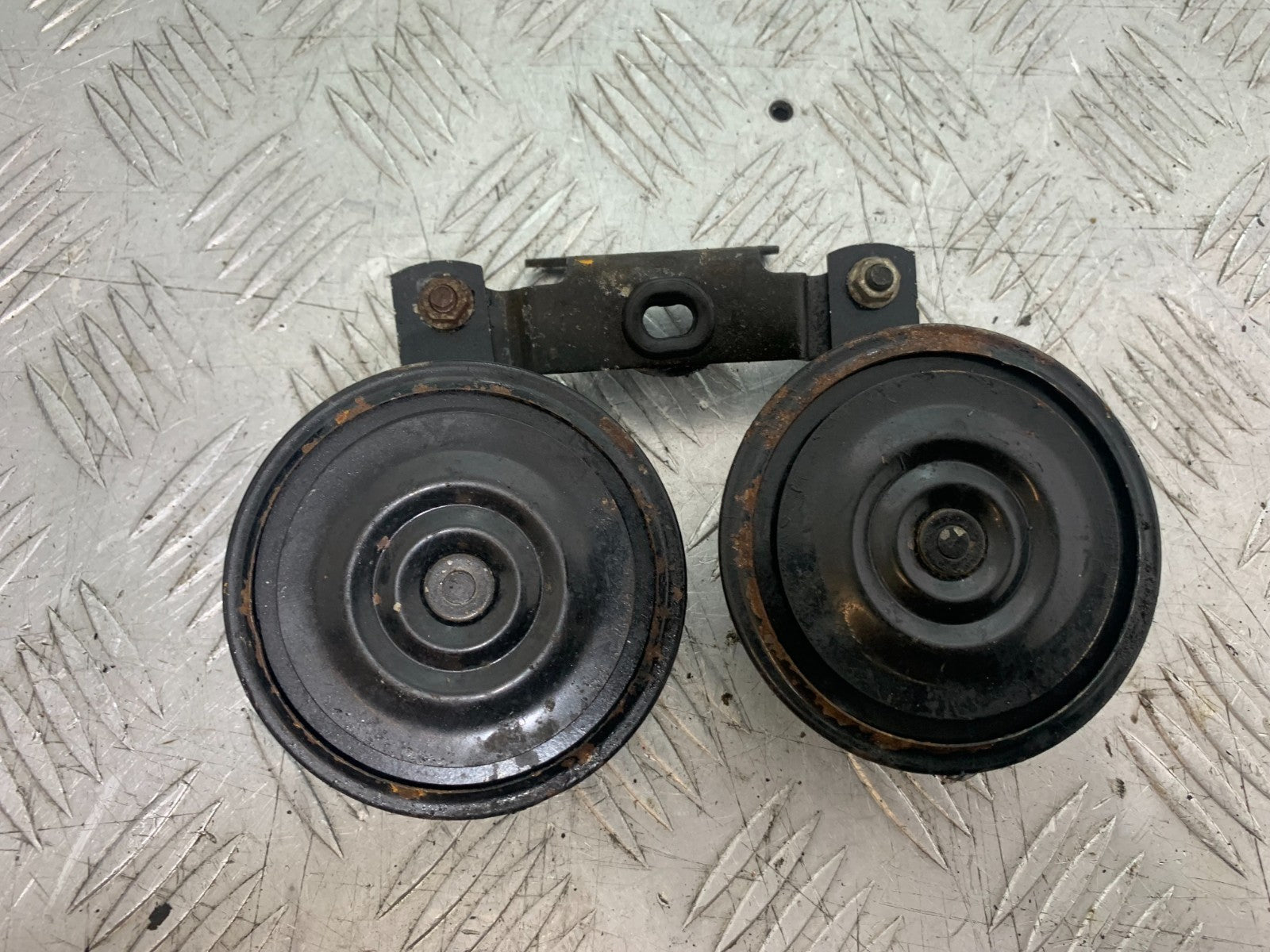 HONDA VT700 VT 700 SHADOW HORNS   YEAR 1984-85 (CMB1328)