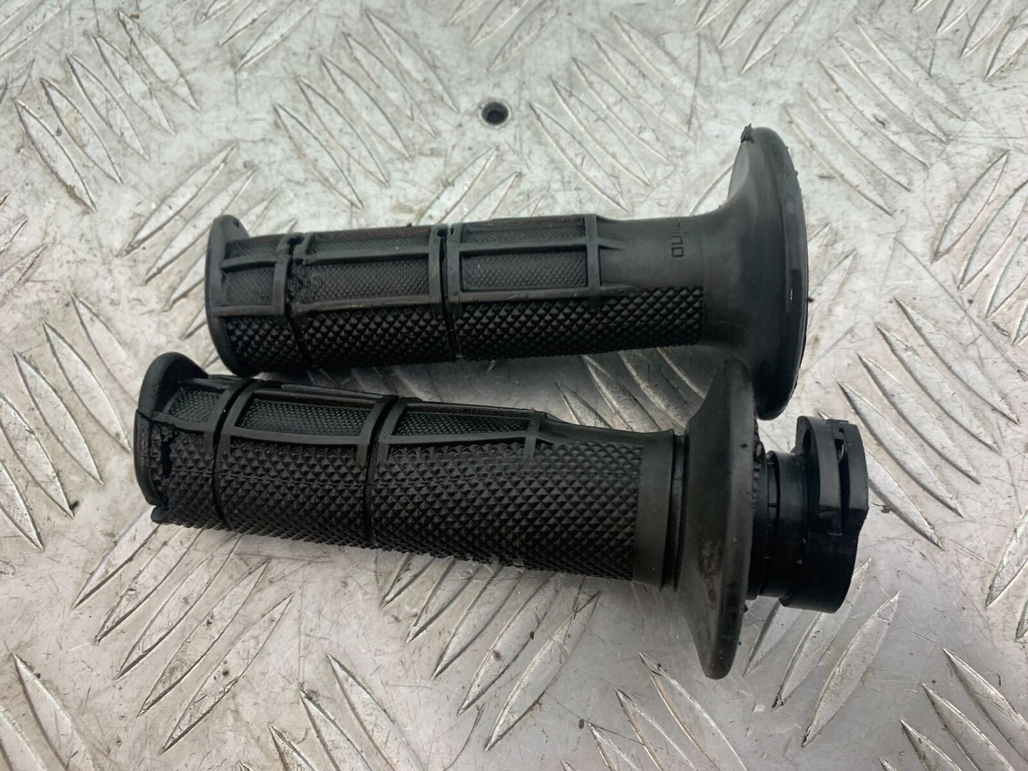 YAMAHA XT125 X XT 125 X THROTTLE TWIST GRIP  2005-2011 (CMB1097)