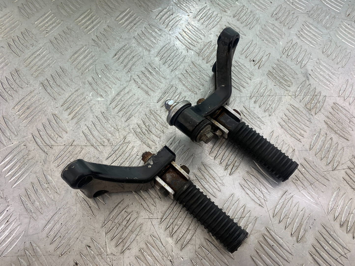KAWASAKI VN1500 CLASSIC REAR FOOTPEGS  YEAR 1999 -2006 (CMB1166)