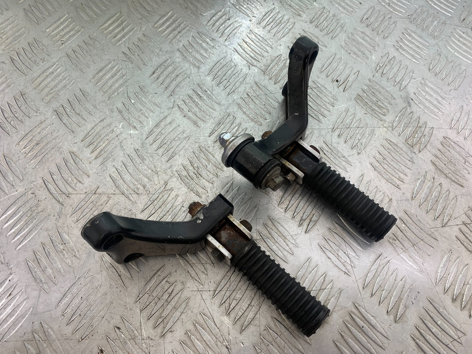 KAWASAKI VN1500 CLASSIC REAR FOOTPEGS  YEAR 1999 -2006 (CMB1166)