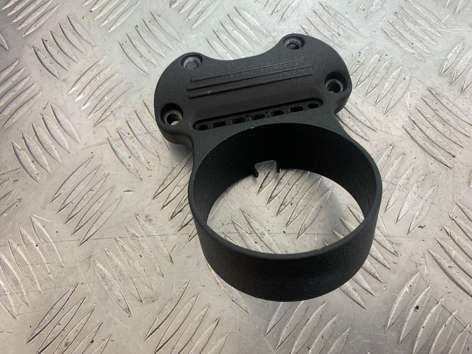 HARLEY DAVIDSON XL883 N IROD SPEEDO MOUNTING BRACKET   YEAR 2020  (CMB1116)