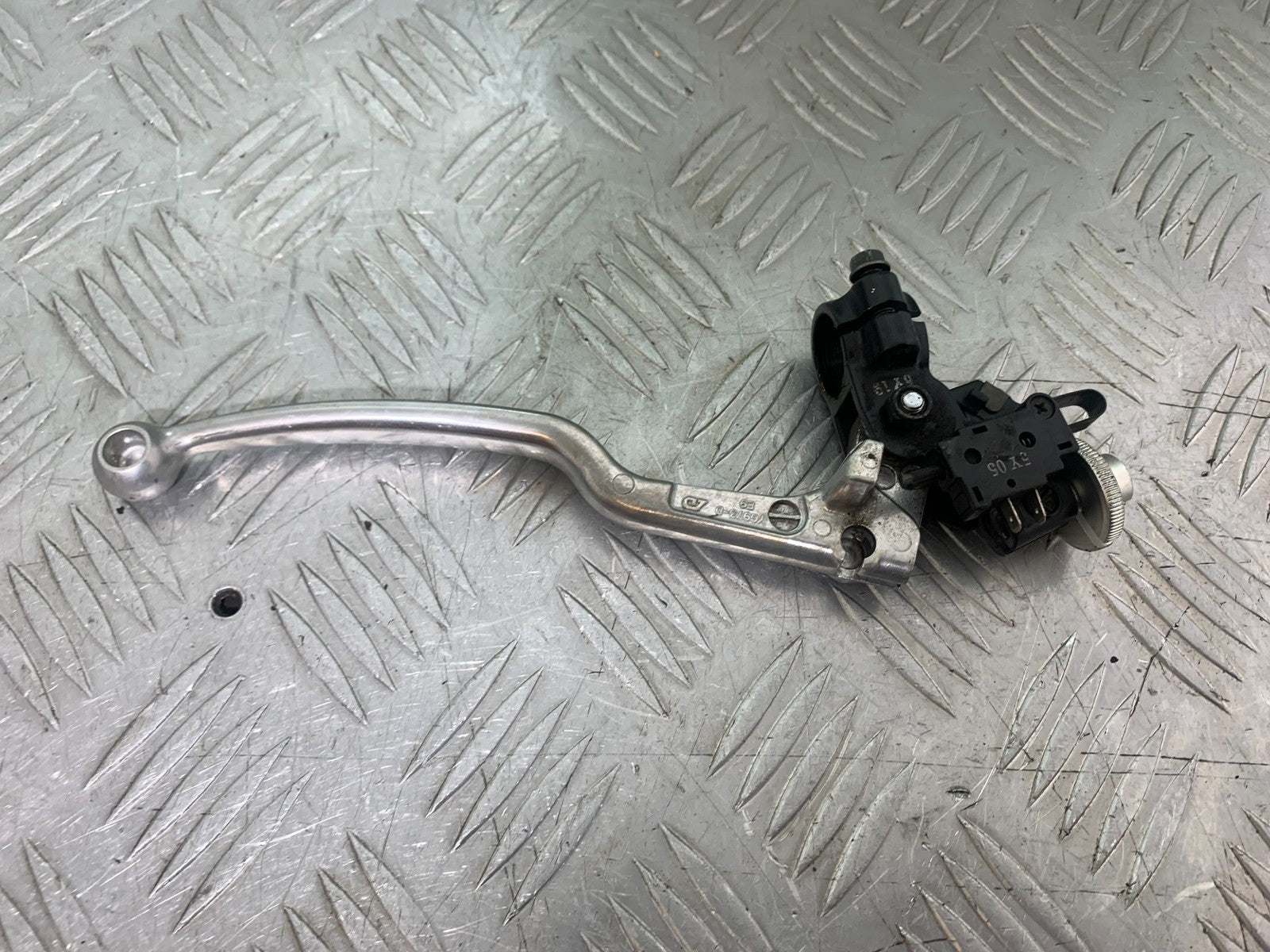 HONDA CBR1000 rr FIREBLADE CLUTCH LEVER AND BRACKET  YEAR 2012-2016 (CMB1198)