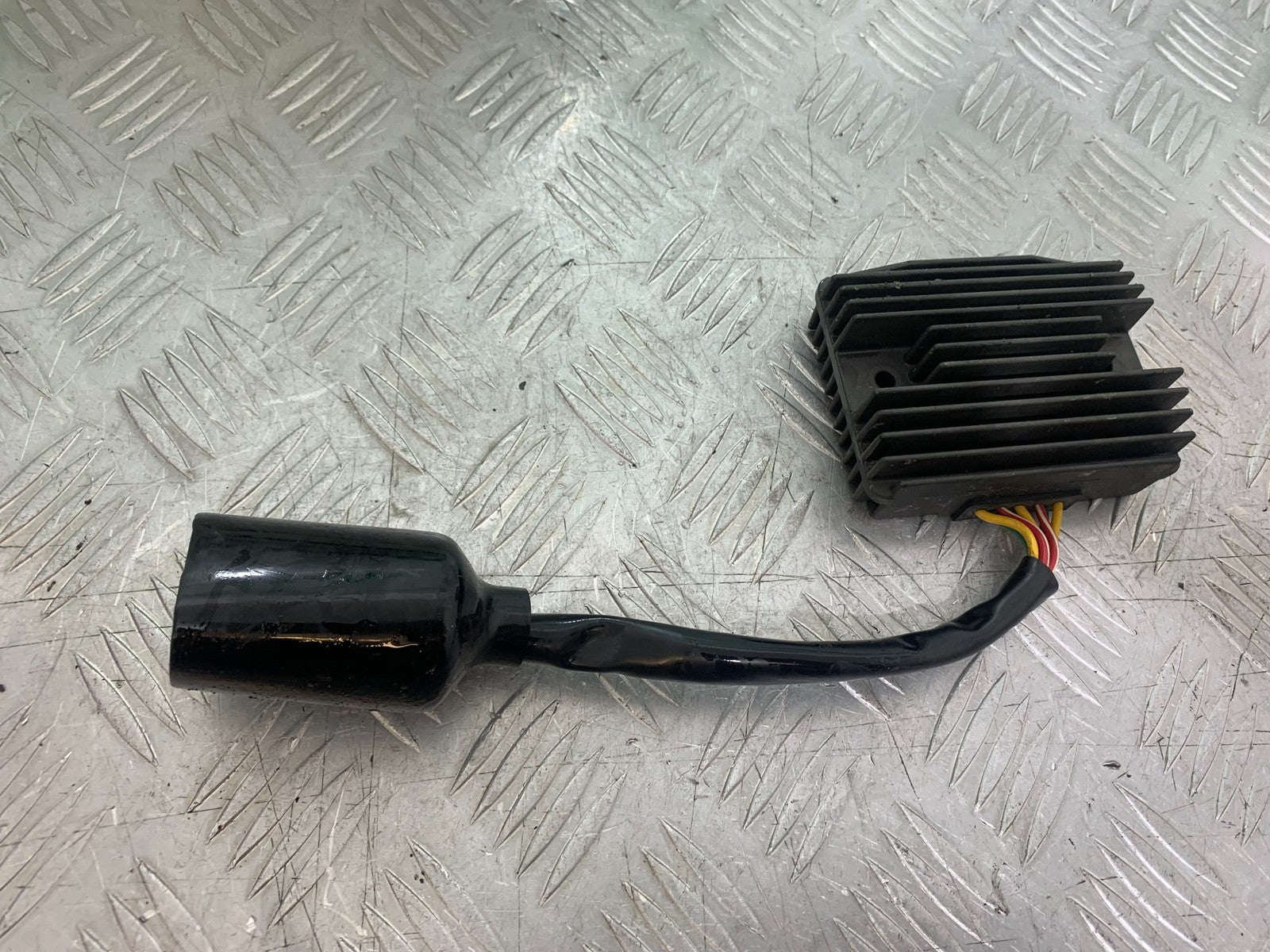 HONDA VFR800 PRE V-TEC REGULATOR  YEAR 1998-2001 (CMB1233)