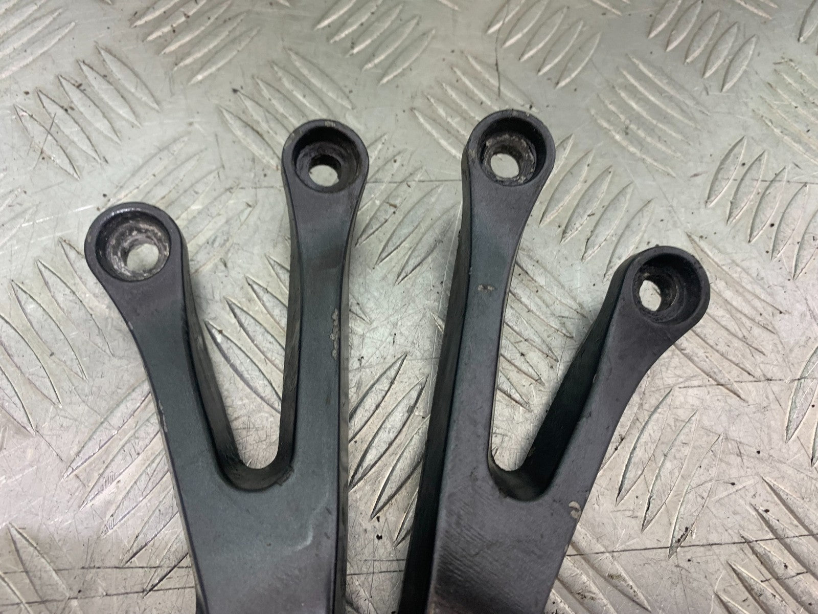 KAWASAKI ZX9R ZX9 C REAR HANGERS AND PEGS YEAR 1998-99 (CMB1213)