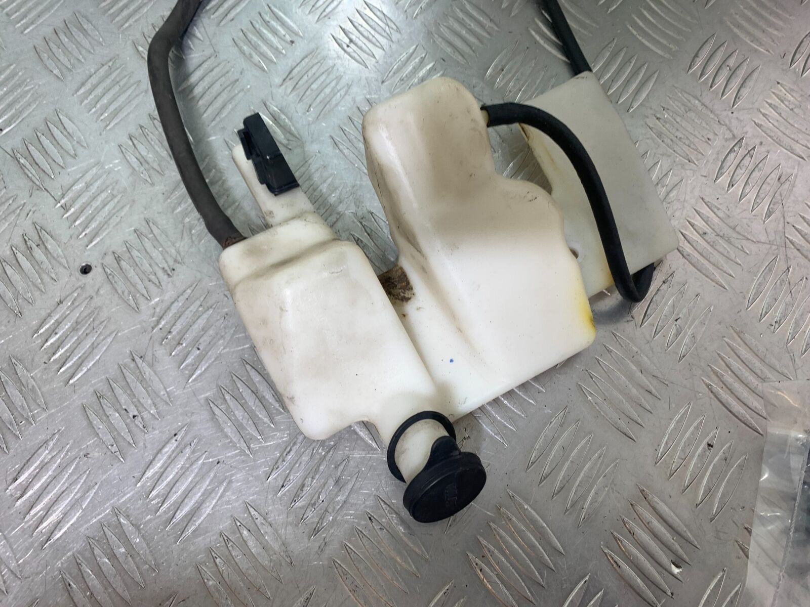 HONDA CB600 CB 600 HORNET COOLANT BOTTLE    YEAR 1998 -2002 (CMB1126)
