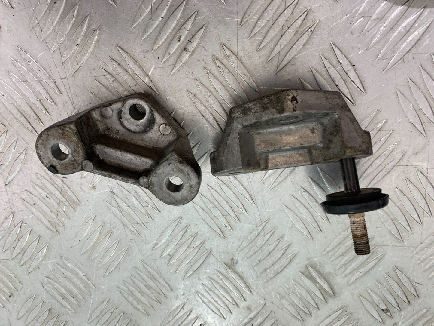 KAWASAKI ZZR1100 D ENGINE BRACKETS  YEAR 1993-2001 (CMB1189)