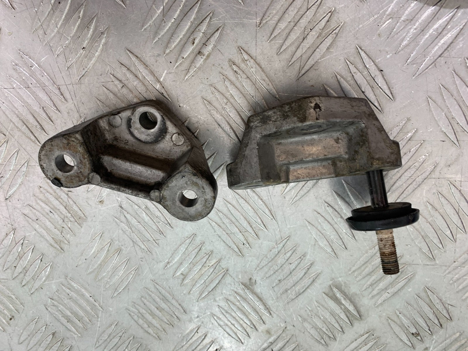 KAWASAKI ZZR1100 D ENGINE BRACKETS  YEAR 1993-2001 (CMB1189)