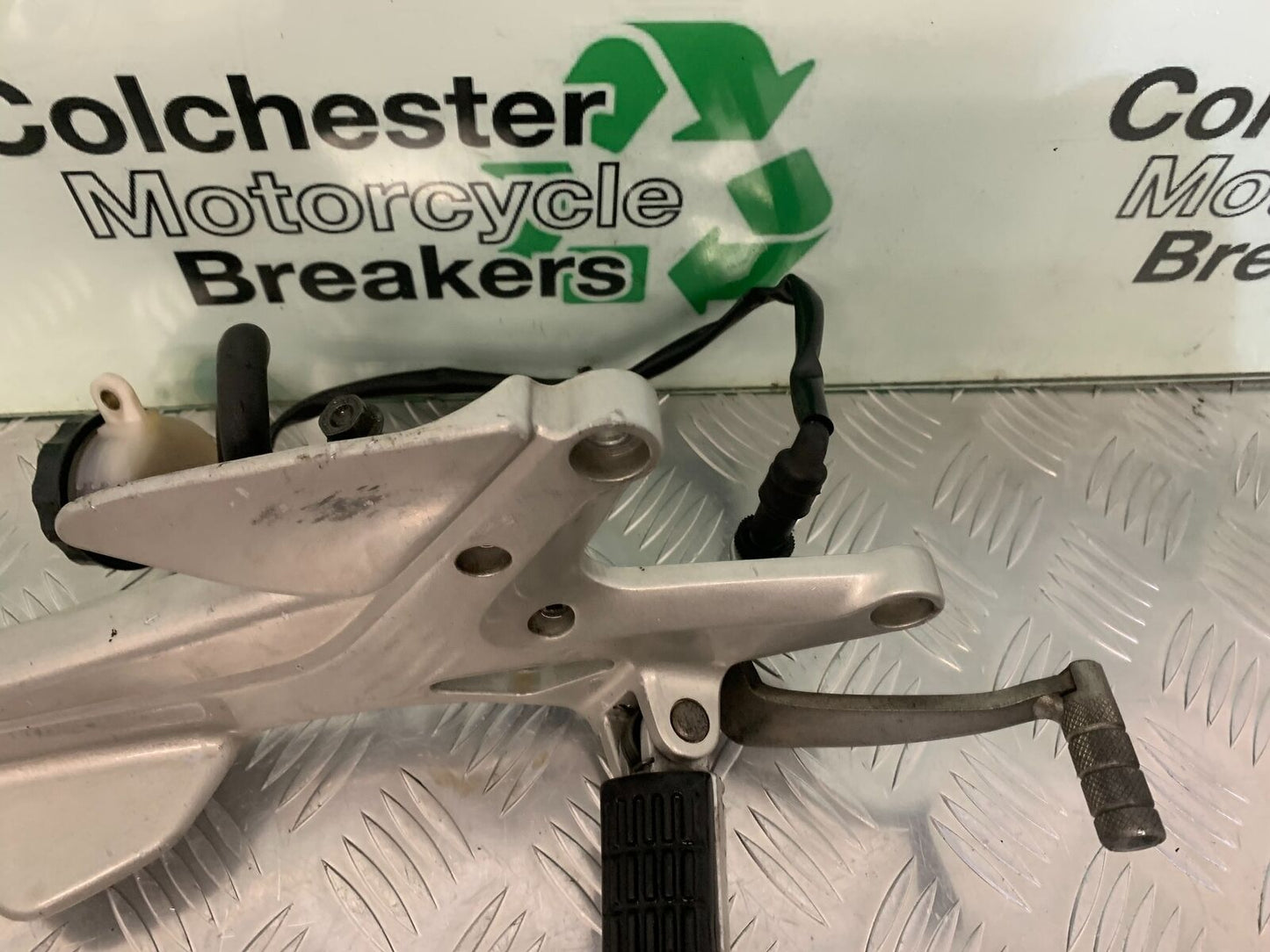 HONDA CBF600 CBF 600 SA-5 FRONT RIGHT HANGER YEAR 2004 -07  (STOCK 965)