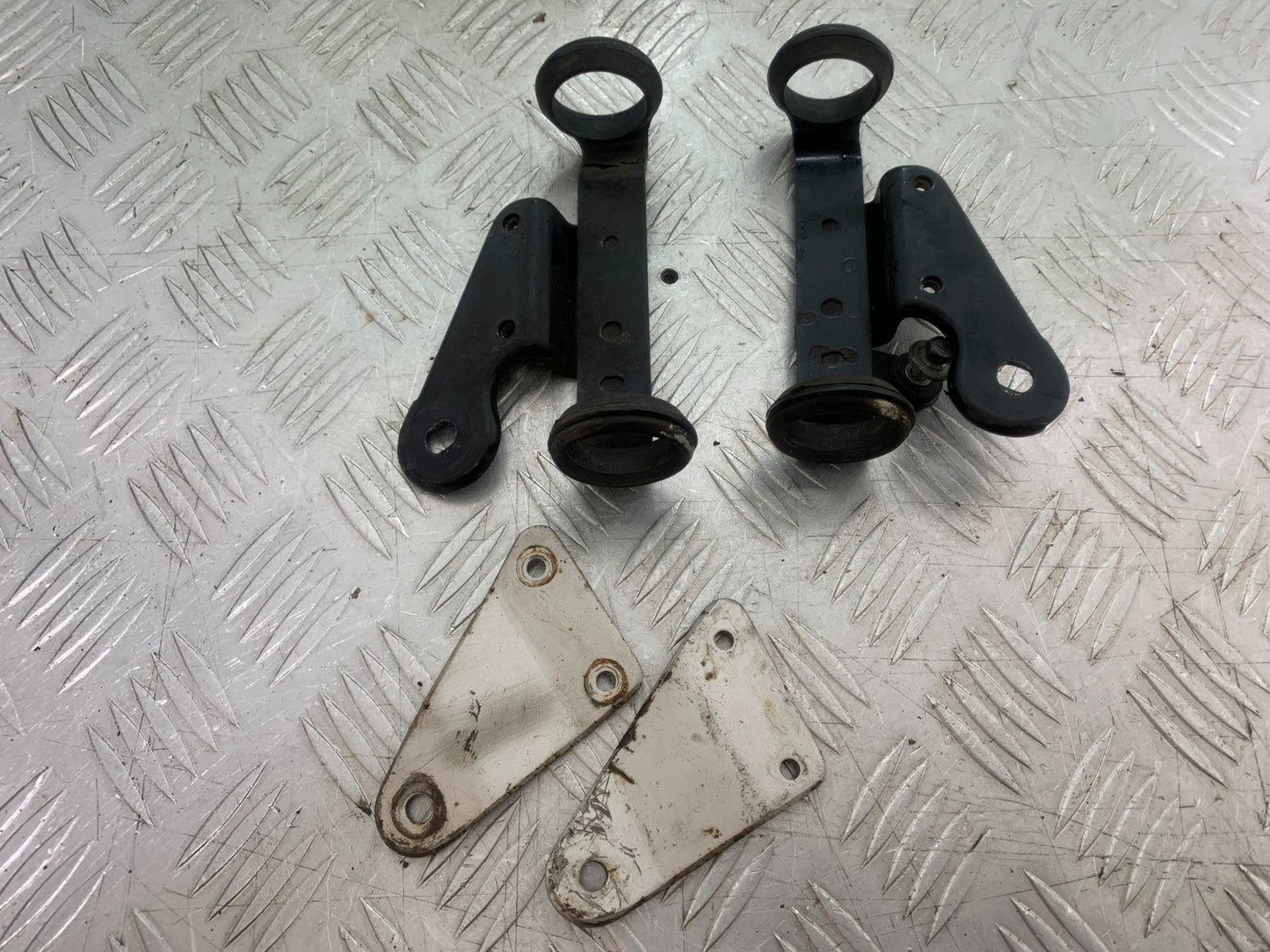 SUZUKI GS500 GS 500 HEADLIGHT BRACKETS YEAR 2001-2008 (CMB1254)