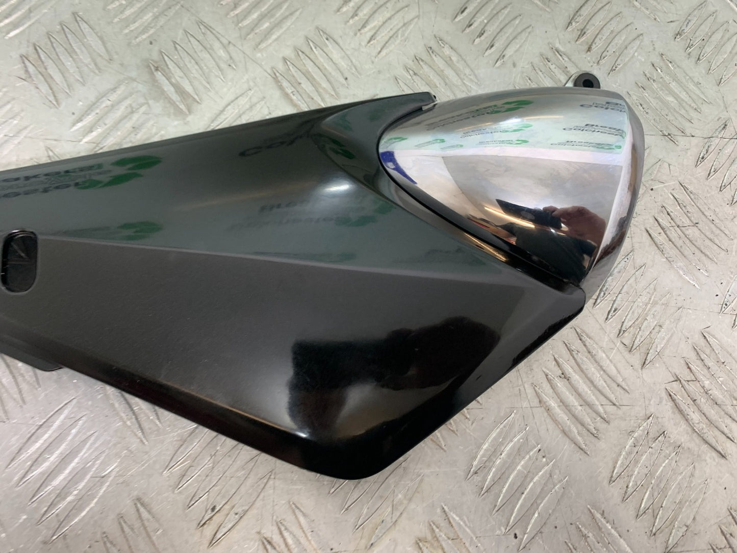 SUZUKI GSF1200 GSF 1200 BANDIT RIGHT SEAT PANEL  YEAR 2001-2004 (CMB1188)