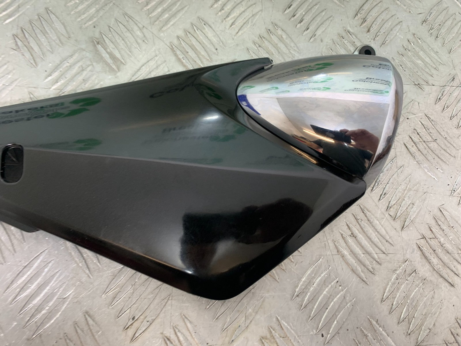 SUZUKI GSF1200 GSF 1200 BANDIT RIGHT SEAT PANEL  YEAR 2001-2004 (CMB1188)