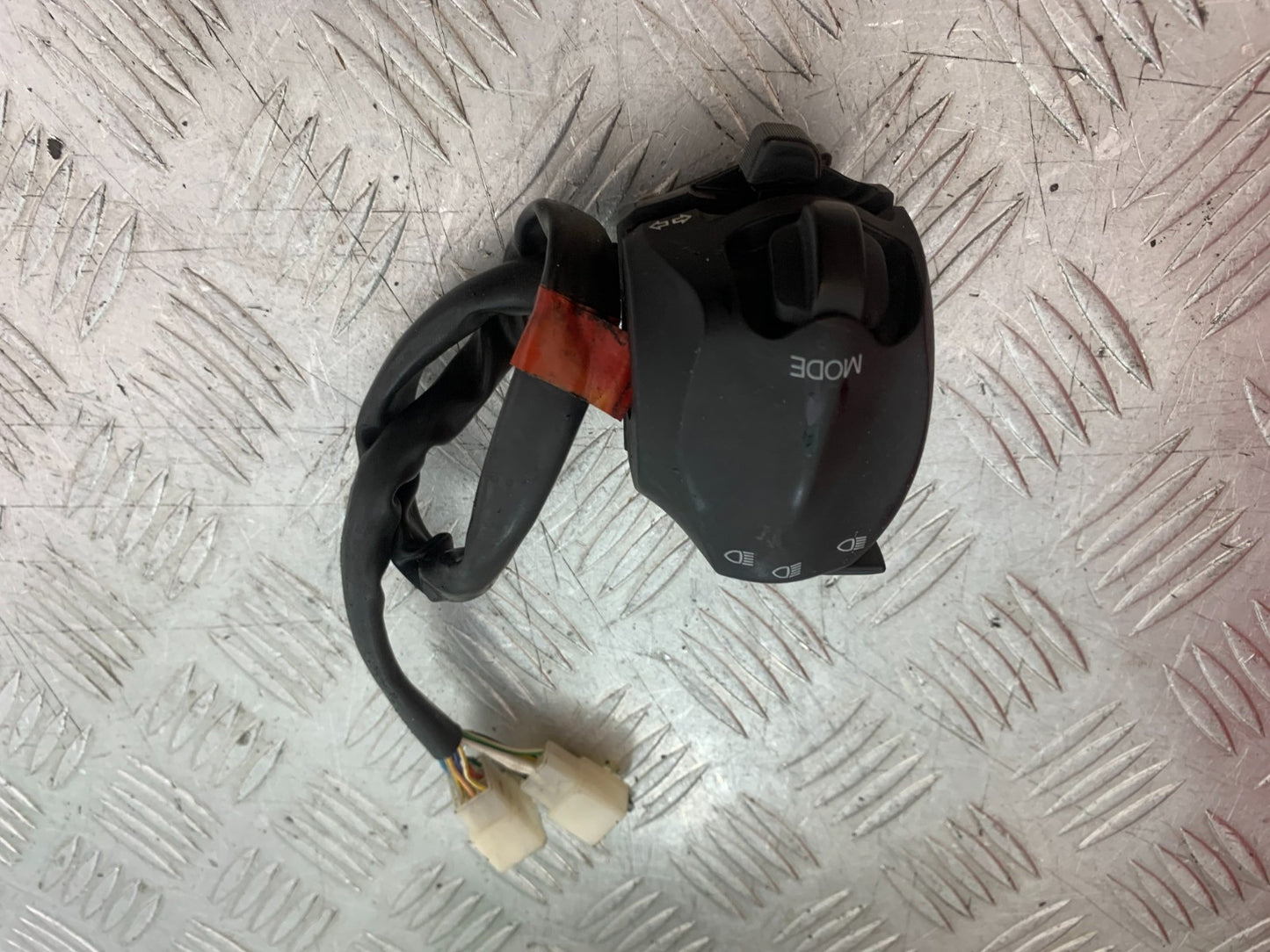 APRILIA TUONO 1000 V4R LEFT SWITCH GEAR   YEAR 2011-13  (CMB1331)