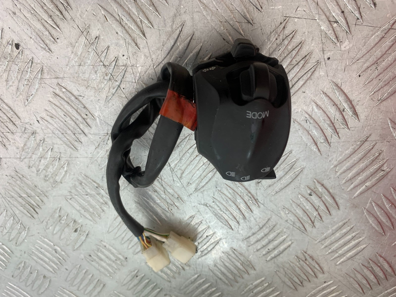 APRILIA TUONO 1000 V4R LEFT SWITCH GEAR   YEAR 2011-13  (CMB1331)