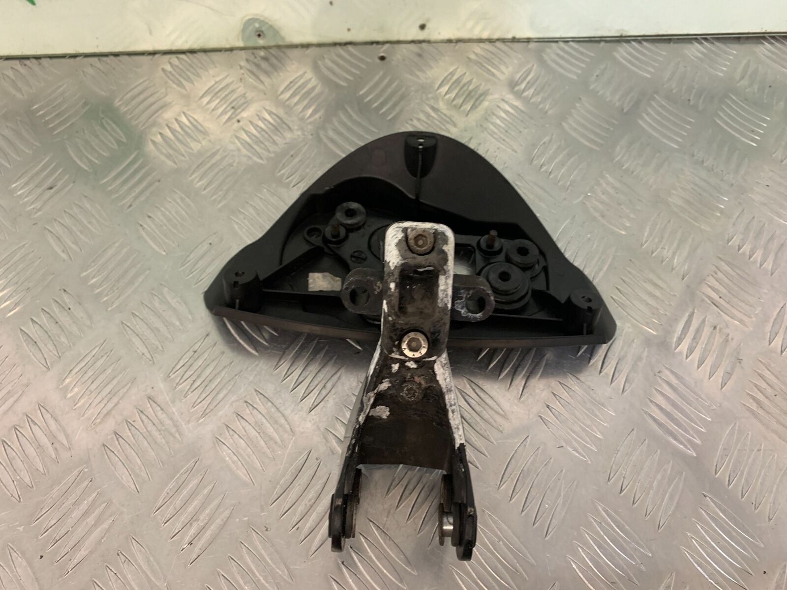 TRIUMPH 675 STREET TRIPLE HEADLIGHT BRACKET YEAR 2008 (STOCK 984)