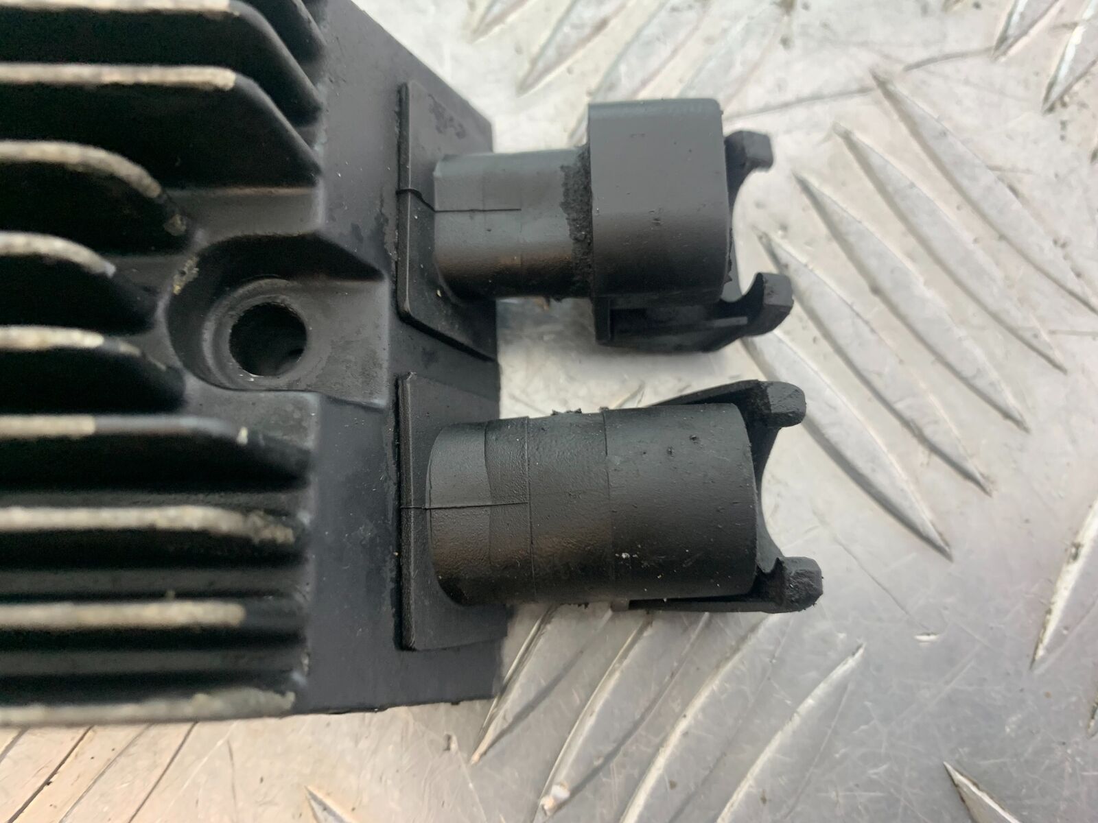 HARLEY DAVIDSON XL883 N IROD REGULATOR  YEAR 2020  (CMB1116)