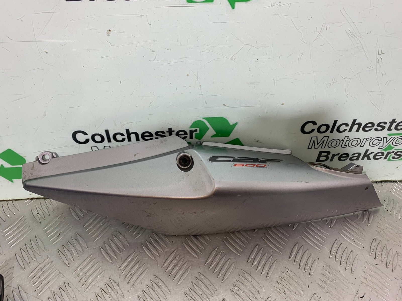 HONDA CBF600 CBF 600 LEFT SEAT PANEL  YEAR 2004-07  (CMB1305)