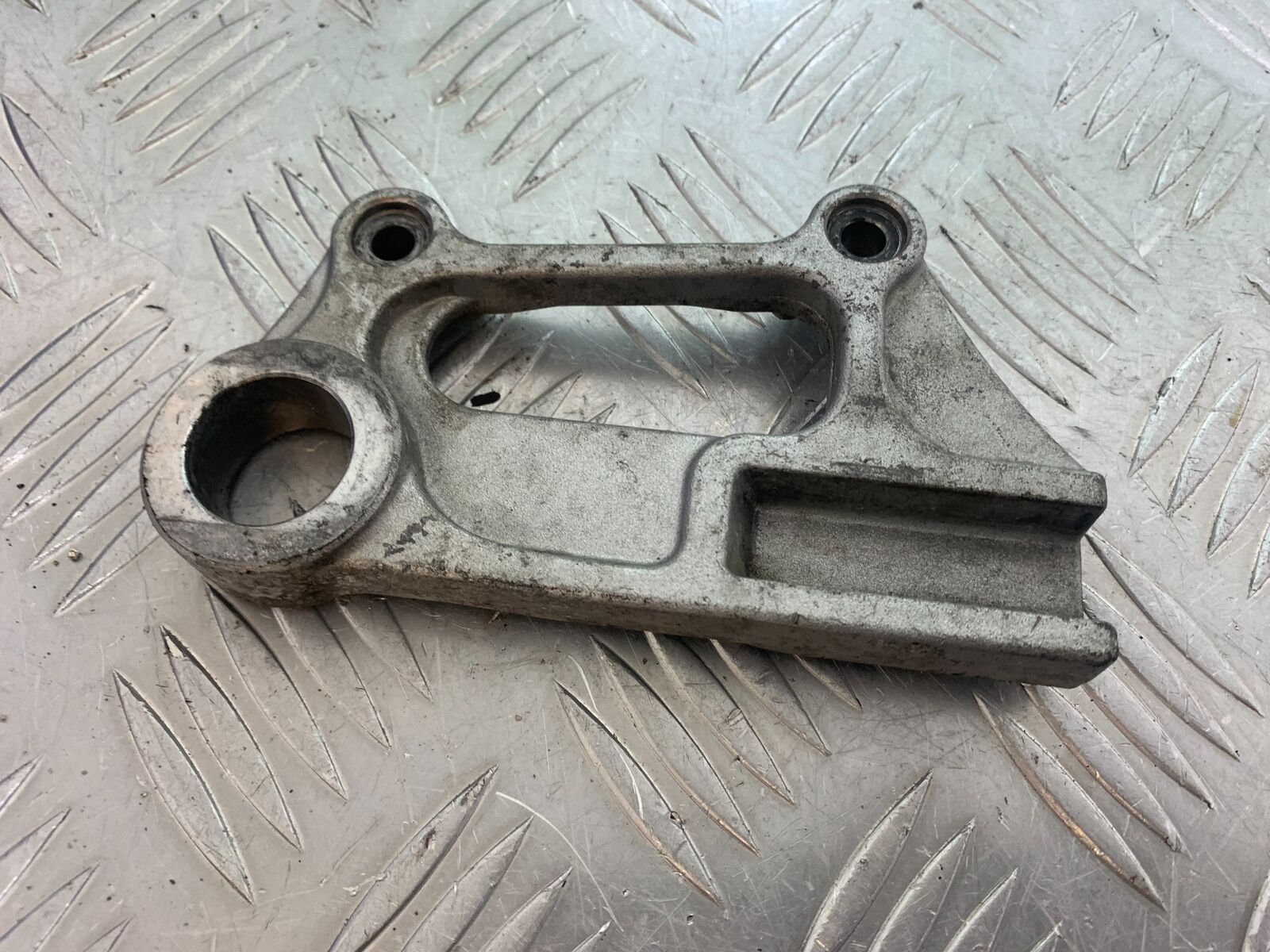 KAWASAKI ZX6R ZX6 J REAR CALIPER BRACKET   YEAR 2000 (CMB1129)