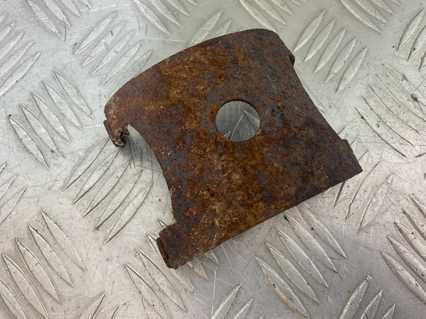 HONDA CBF125 CBF 125 FRONT MUDGUARD BRACKET  YEAR 2009-14  (CMB1172)