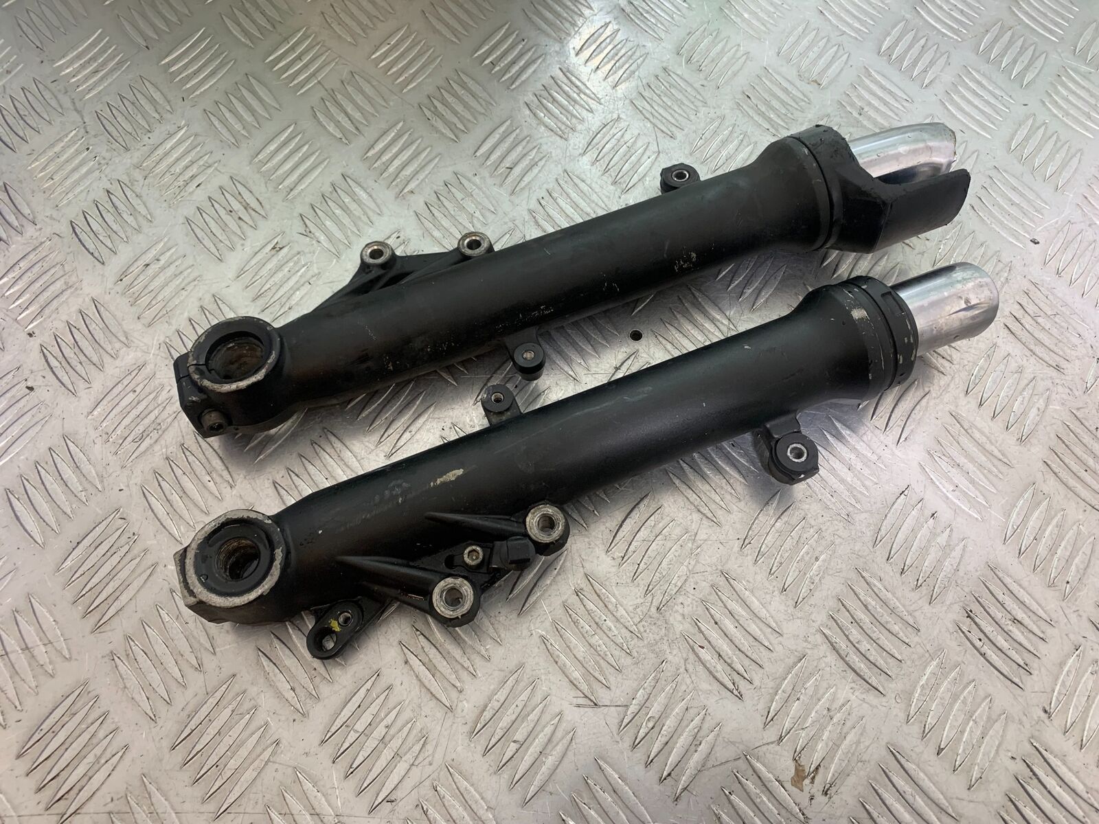 KAWASAKI Z650 ER650 KNFAN FORK BOTTOMS  YEAR 2022-2024 (CMB1112)