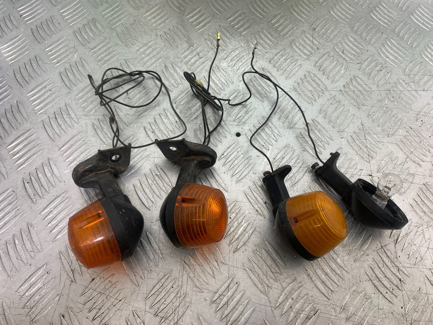 SUZUKI GP100 GP 100 INDICATORS   YEAR 1978-1988 (CMB1259)