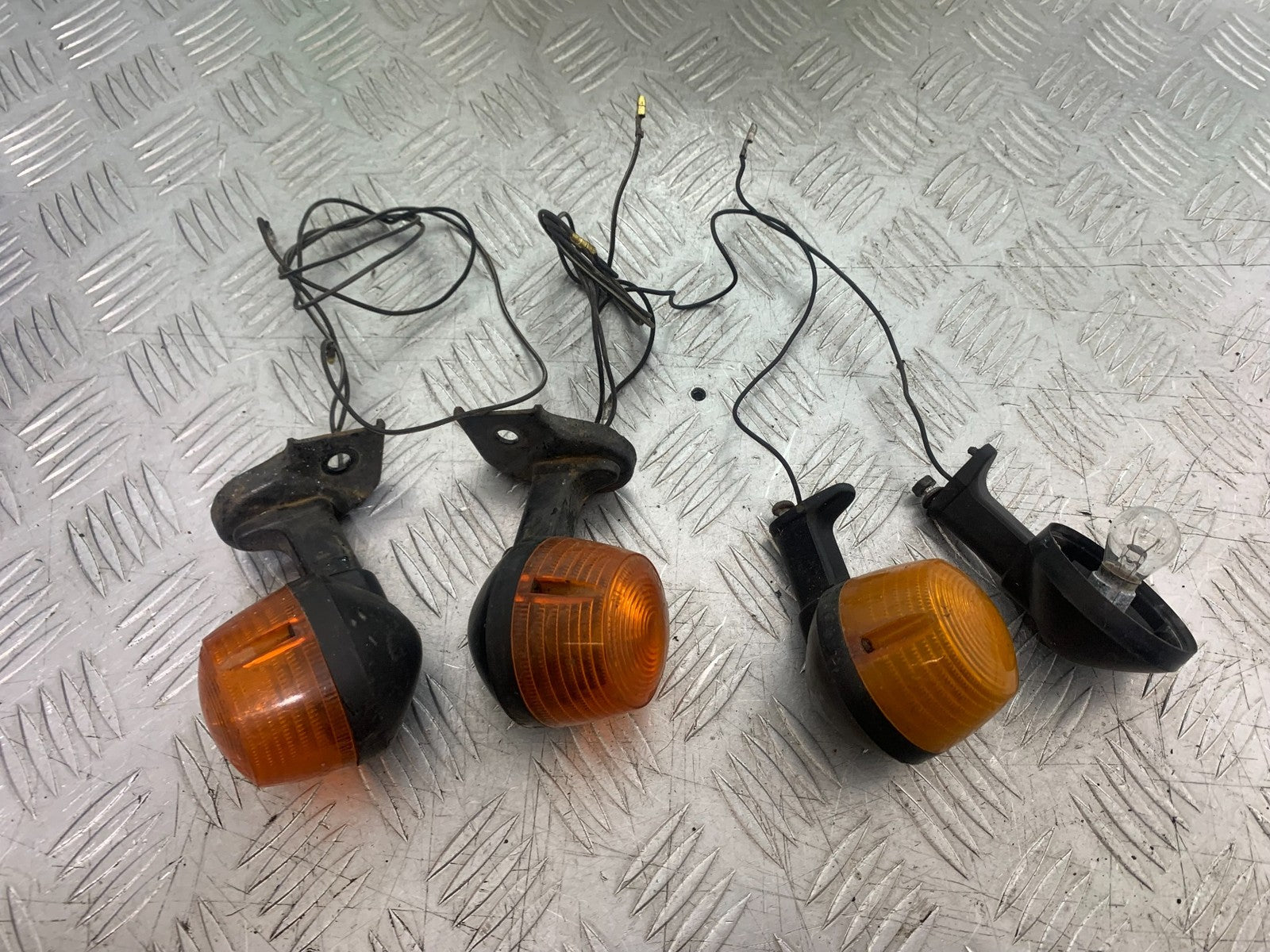 SUZUKI GP100 GP 100 INDICATORS   YEAR 1978-1988 (CMB1259)