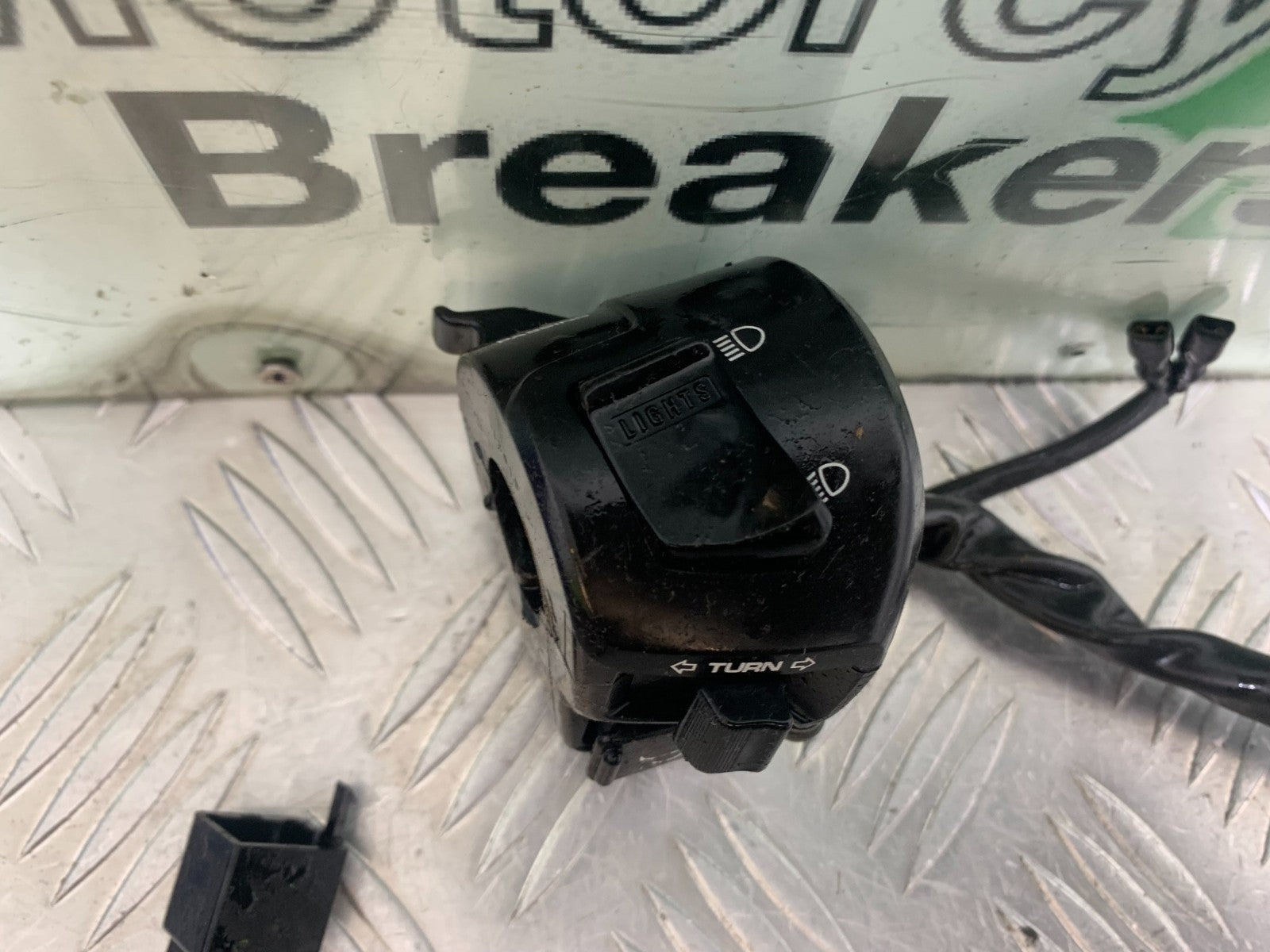 HONDA CBR1100 BLACKBIRD LEFT SWITCH GEAR  YEAR 1999-2005 (CMB1232)