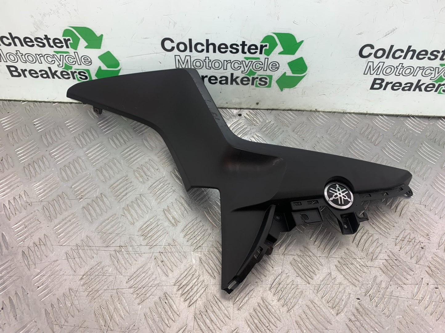 YAMAHA XMAX 300 SIDE INFILL PANEL  YEAR 2017-2020 (CMB1218)