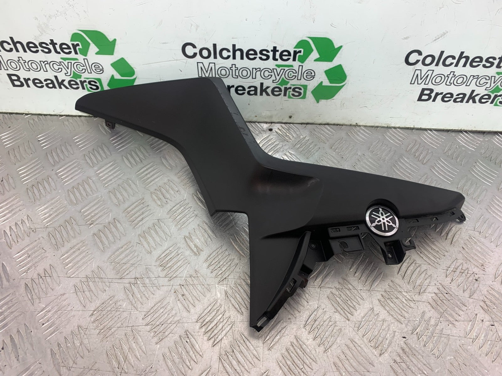 YAMAHA XMAX 300 SIDE INFILL PANEL  YEAR 2017-2020 (CMB1218)