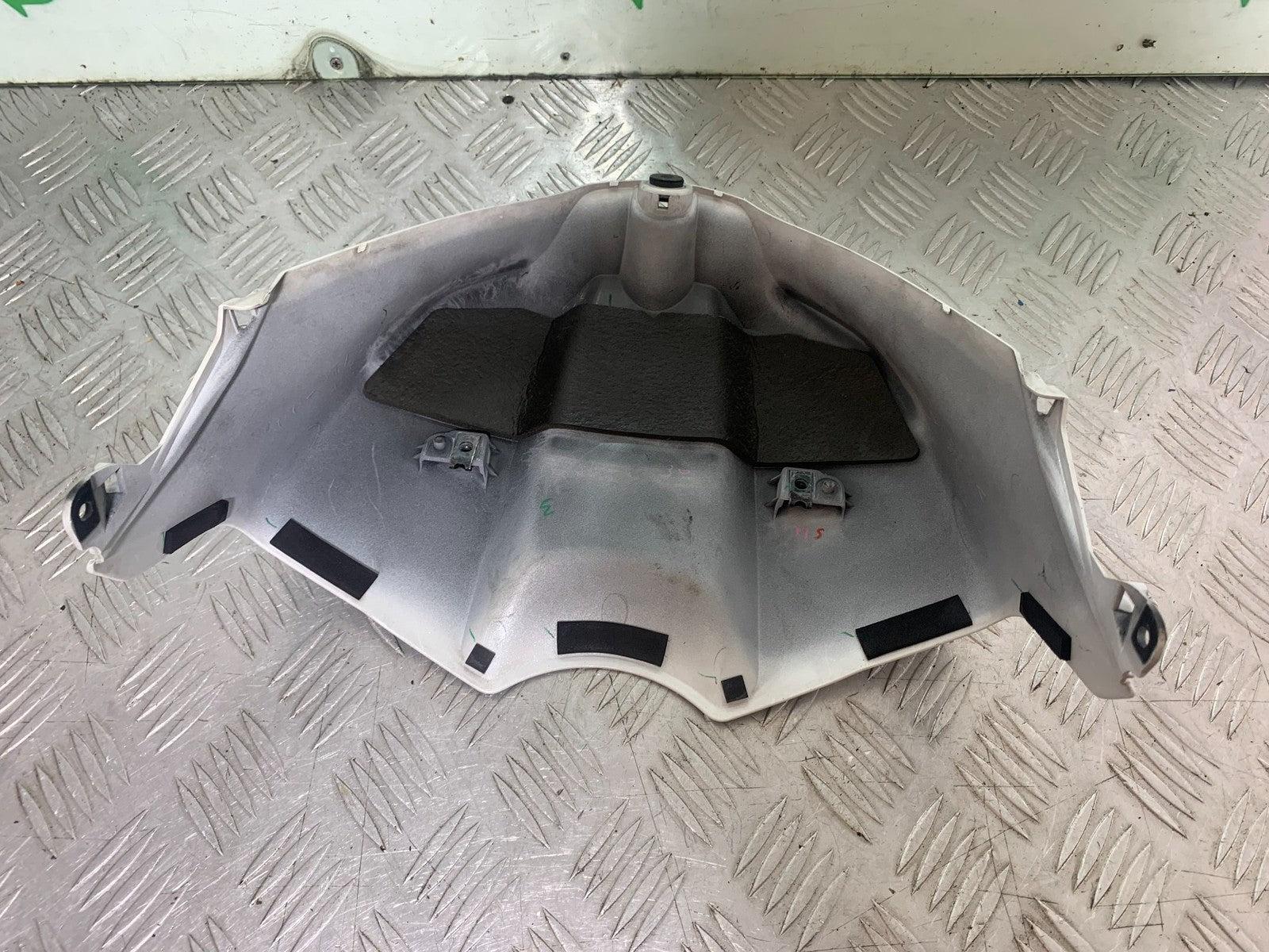 YAMAHA YZF R1 14 B BIG BANG PETROL TANK COWL   2009-14 (CMB1175)