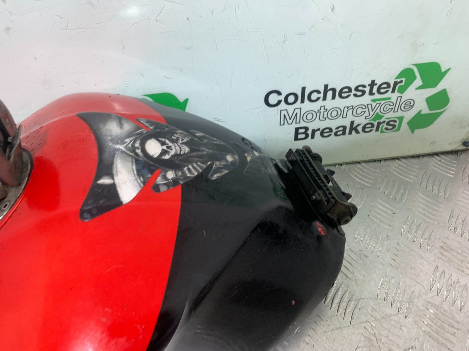 YAMAHA FZS600 FAZER 600 PETROL TANK   YEAR 1998-2001 (CMB1267)