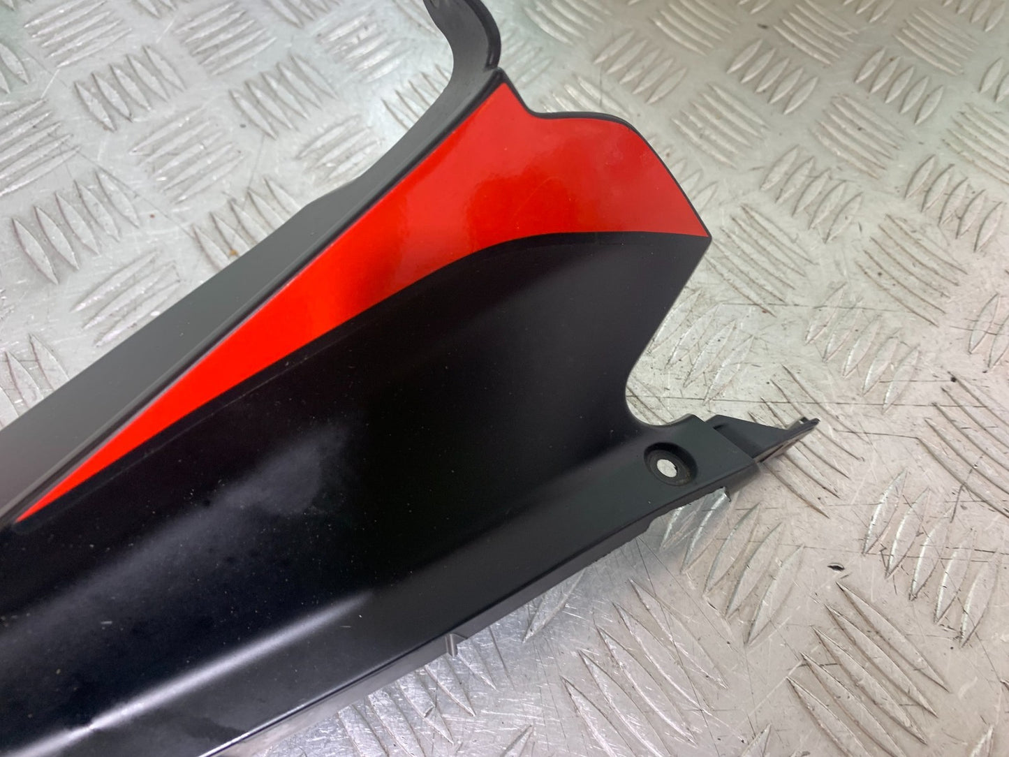 APRILIA RSV4 FACTORY RIGHT AIR TUBE COVER  YEAR 2009-2012 (CMB1224)