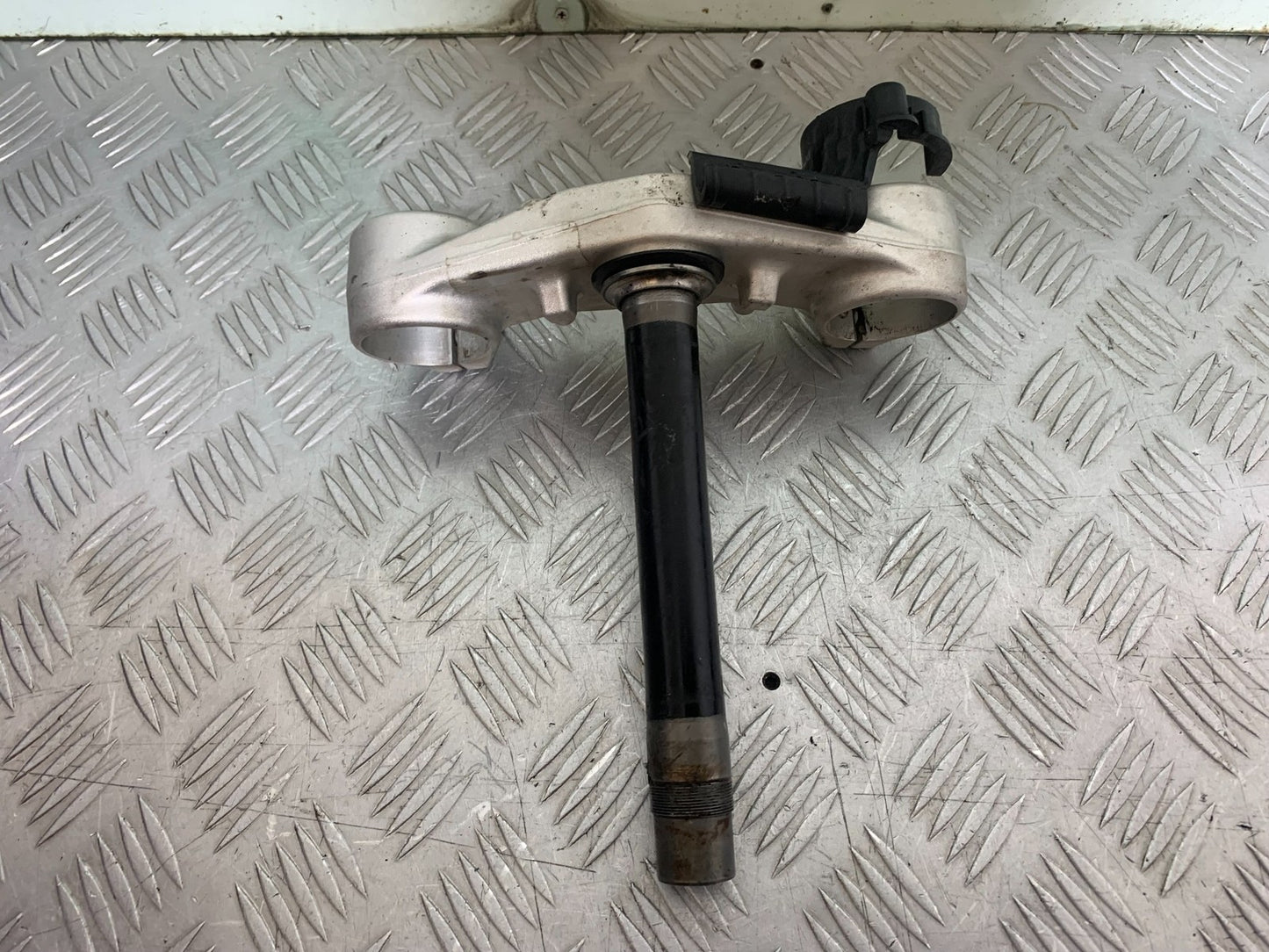 KTM DUKE 125 BOTTOM YOKE  YEAR 2012-2016 (CMB1317)