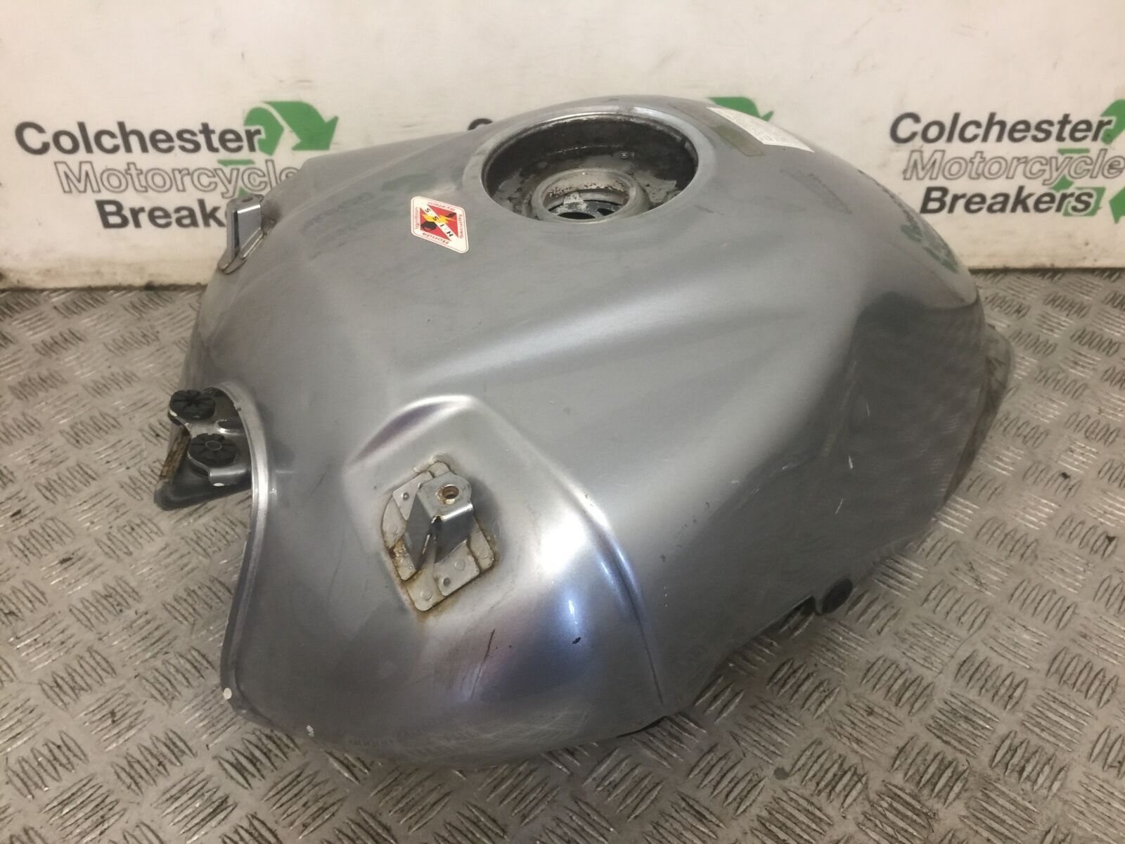 HONDA CBF600 CBF 600 PETROL TANK  YEAR 2004 -07  (STOCK 909)