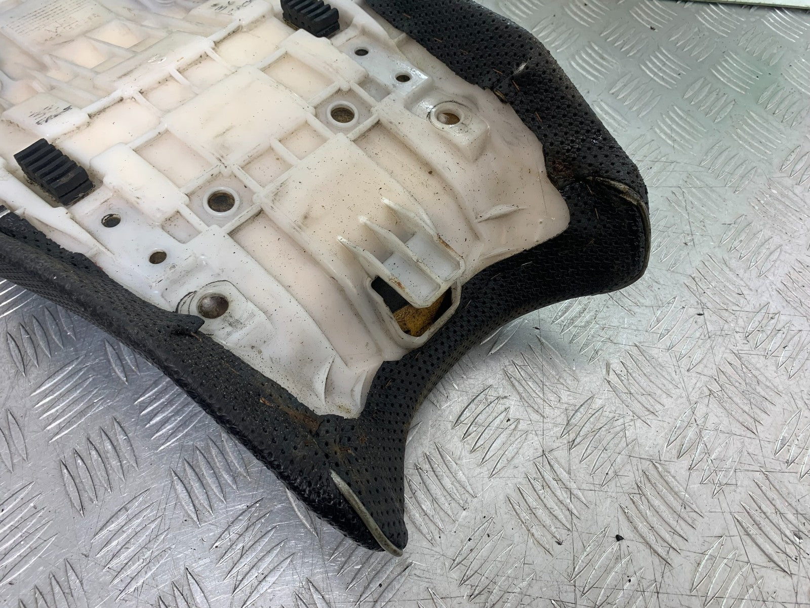 SUZUKI GSF600 GSF 600 BANDIT SEAT 2000-2004 (CMB1269)