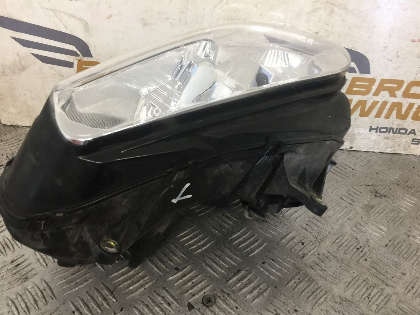 HONDA GL1800 GL 1800 LEFT HEADLIGHT   YEAR 2004-10 ABS (STOCK 890)