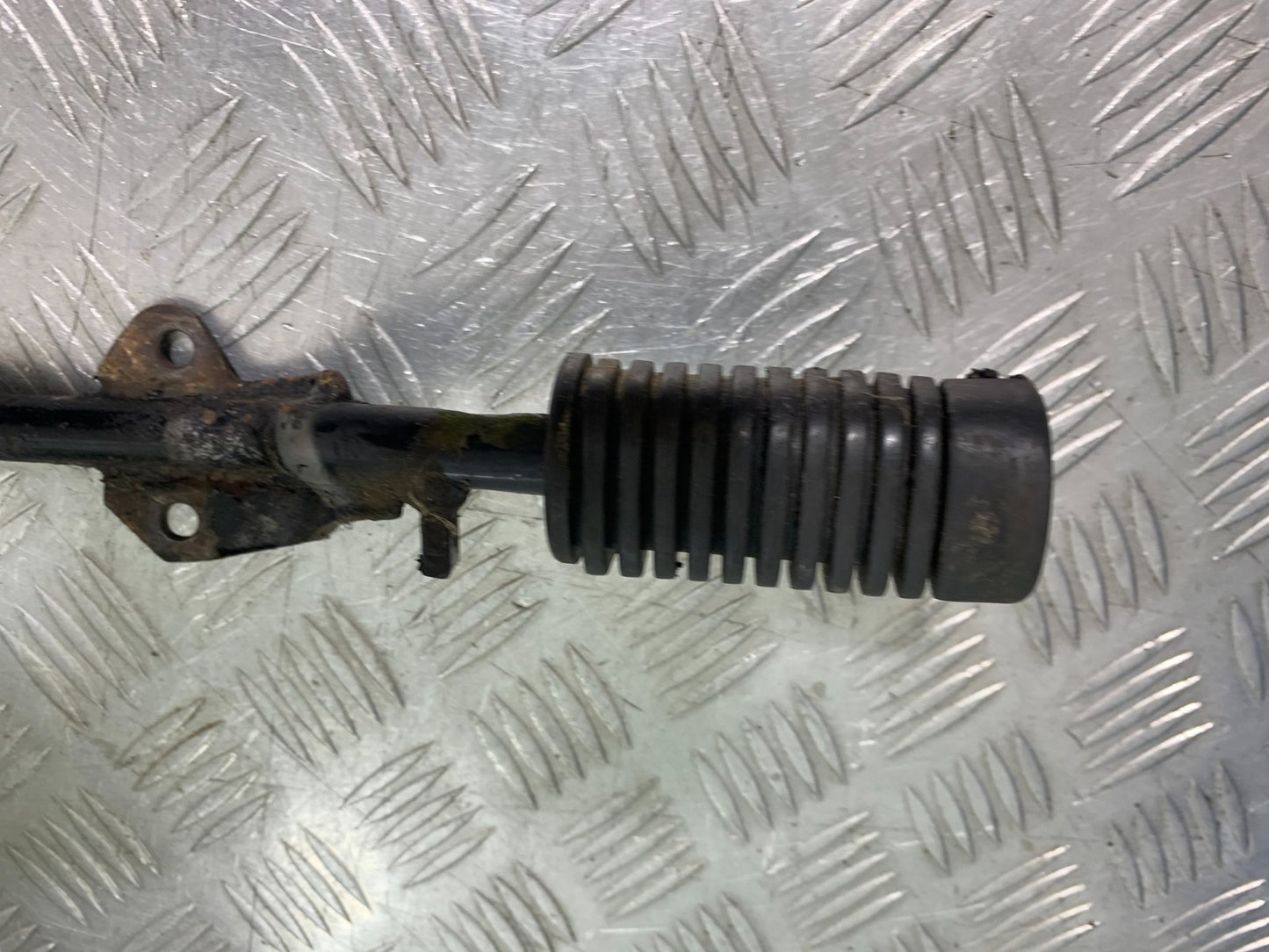 HONDA CG125 CG 125 FOOTPEG BAR YEAR 1998-2000 (CMB1282)