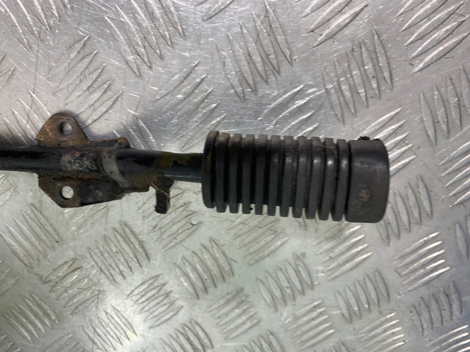 HONDA CG125 CG 125 FOOTPEG BAR YEAR 1998-2000 (CMB1282)