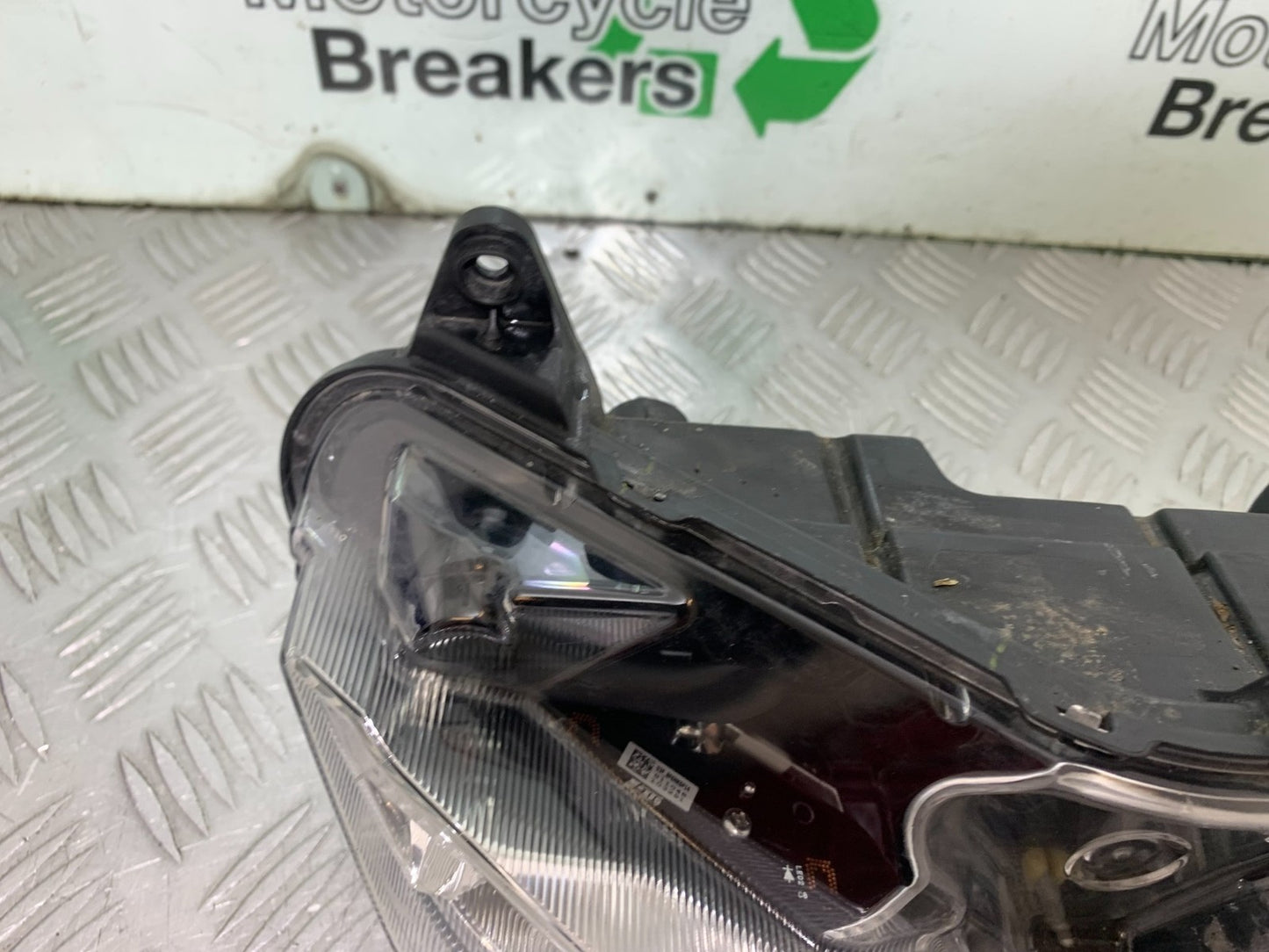 YAMAHA YZF-R125 YZF 125 HEADLIGHT  YEAR 2019-2022 (CMB1263)