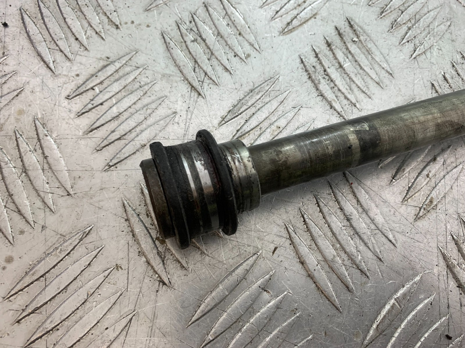 KAWASAKI Z1000 SX REAR WHEEL SPINDLE  YEAR 2014-16 (CMB1264)