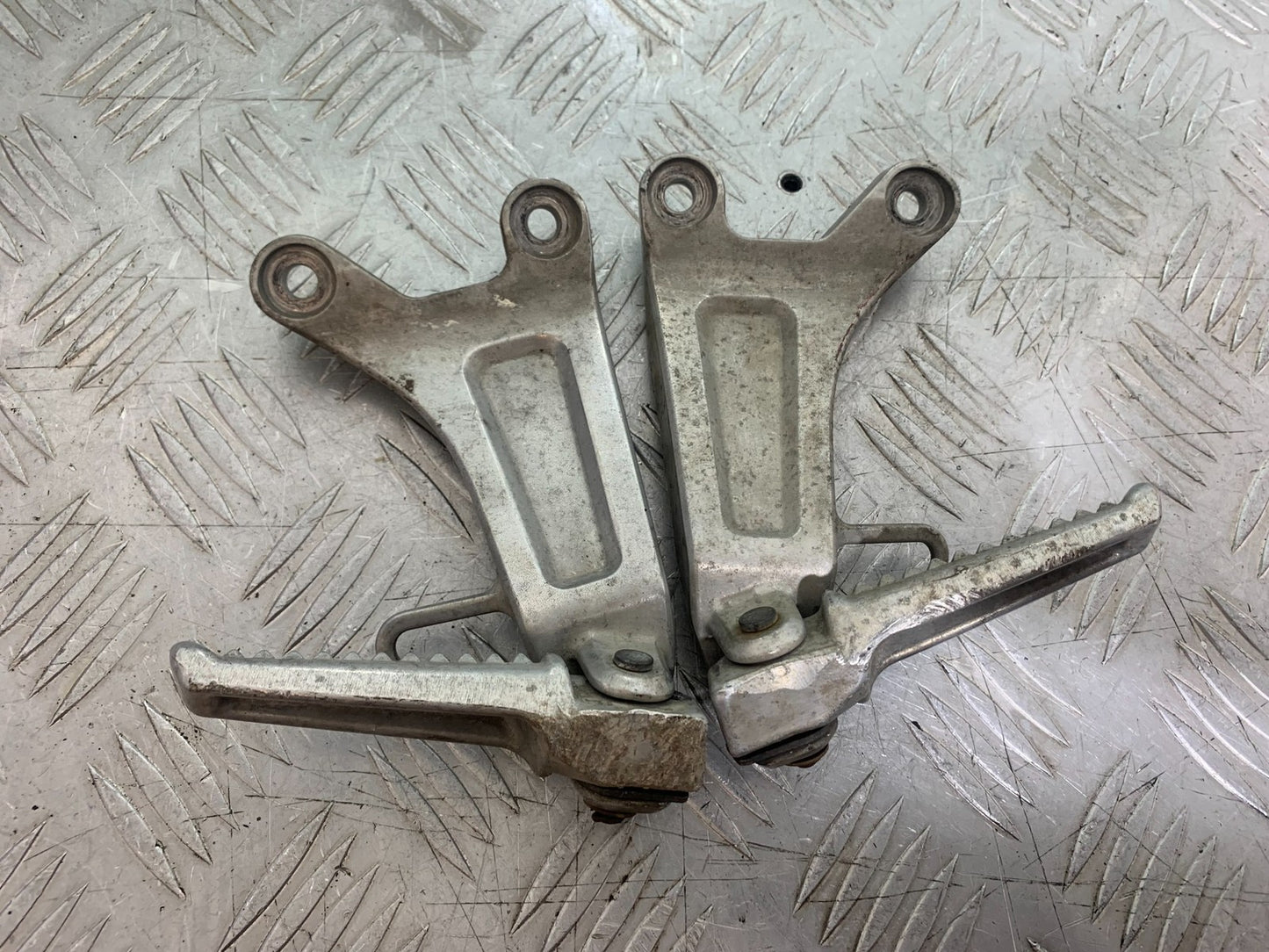HONDA CBR600 CBR 600 RR REAR HANGERS AND PEGS   YEAR 2003-2004 CMB1173)