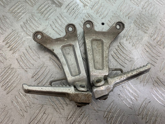 HONDA CBR600 CBR 600 RR REAR HANGERS AND PEGS   YEAR 2003-2004 CMB1173)