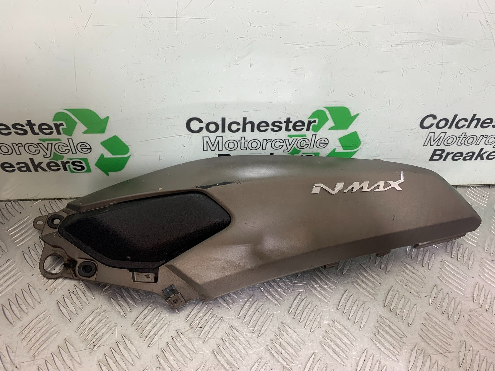 YAMAHA NMAX-125 N MAX 125 LEFT SEAT PANEL  YEAR 2015-2020  (CMB1231)