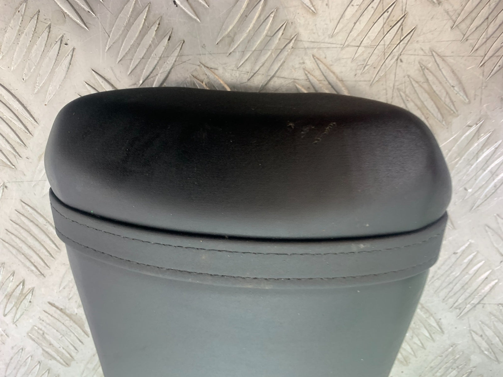 YAMAHA YZF R1 REAR SEAT  YEAR 2004-2006 (CMB1155)